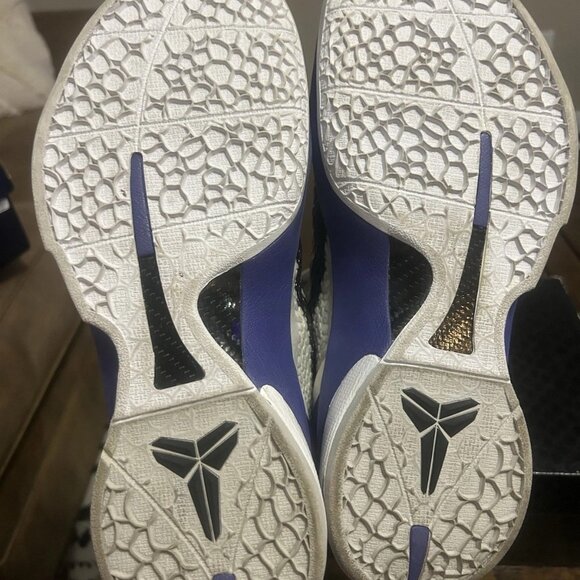 Athletic_Shoes